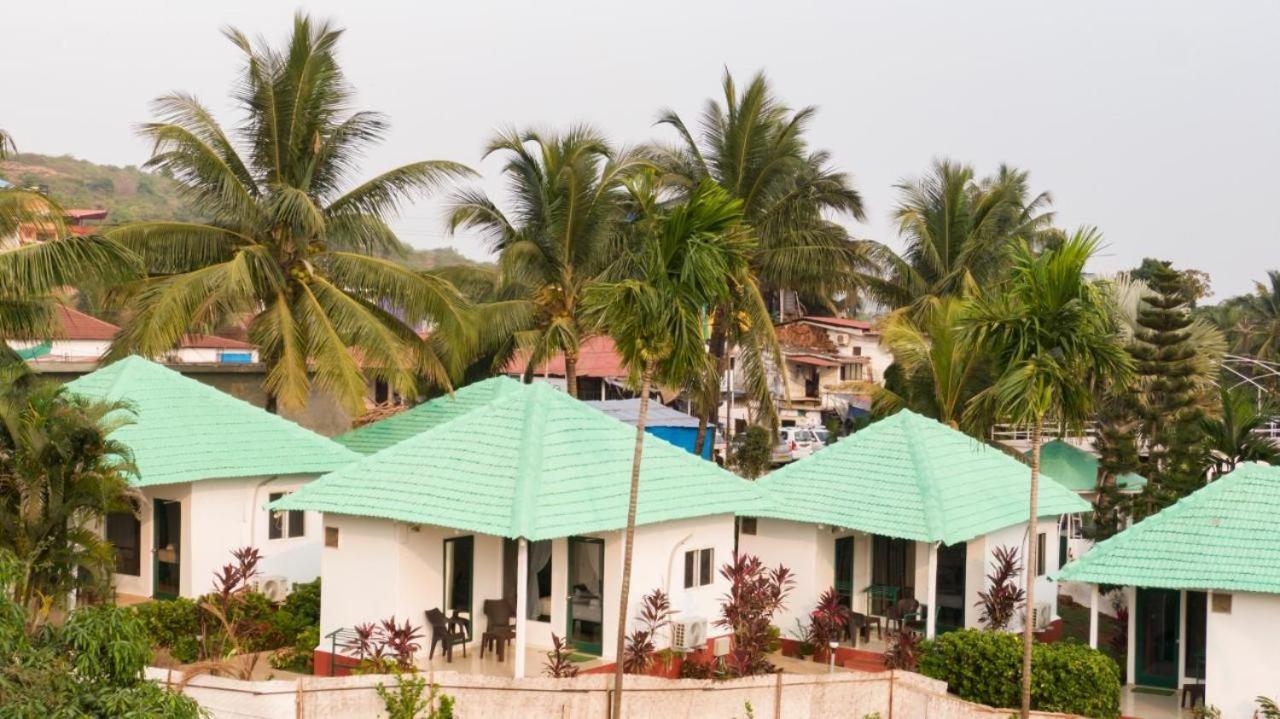 Tropical Valley Resort Morjim Exterior foto